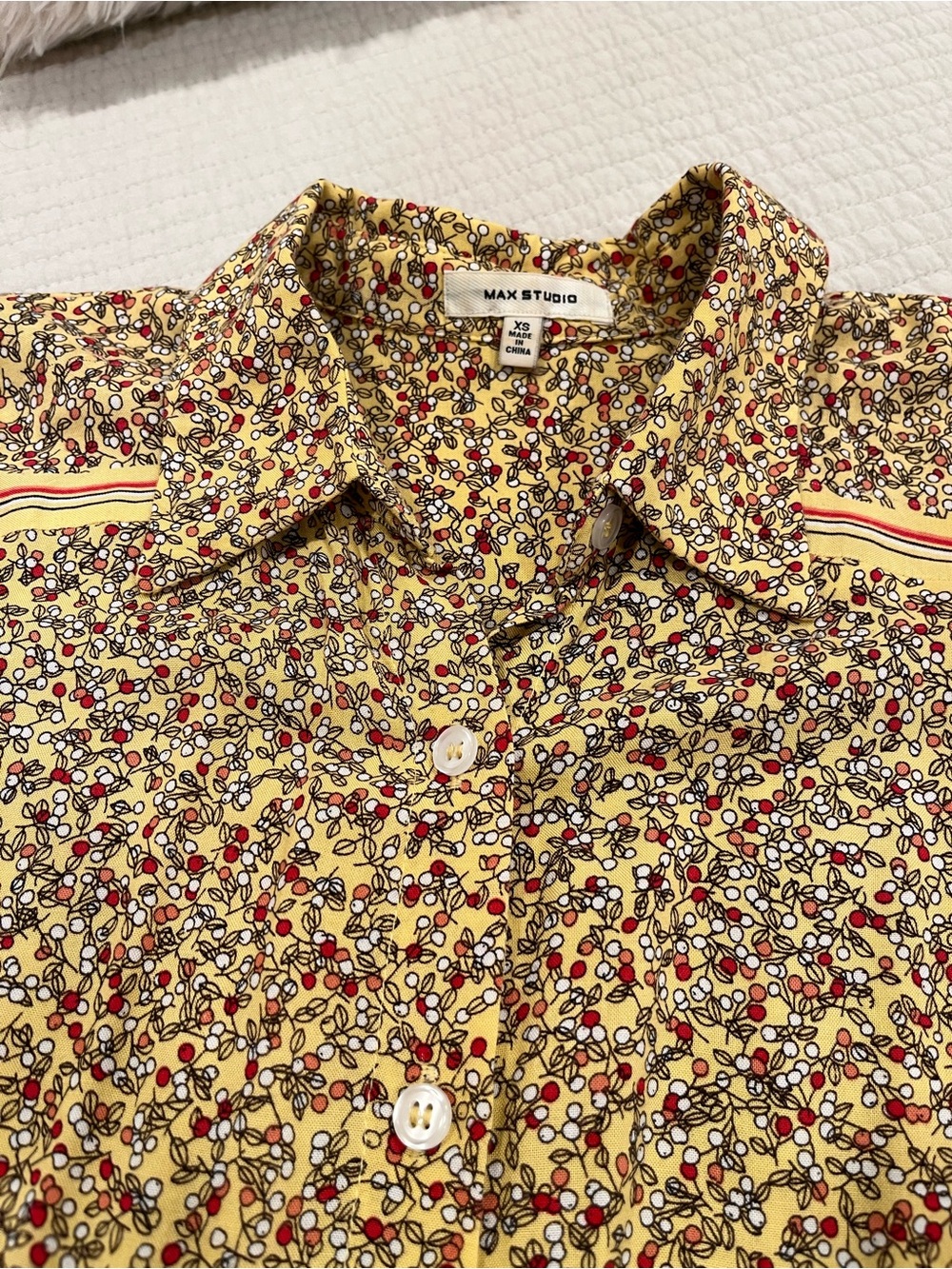 Max Studio Blue Floral Button-Front Top - Picture 3 of 4